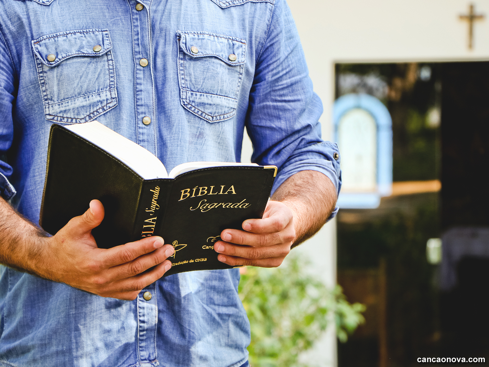 Como viver bem o mês da Bíblia? 